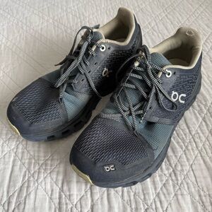 On Running Women’s Cloudstratus Shoes